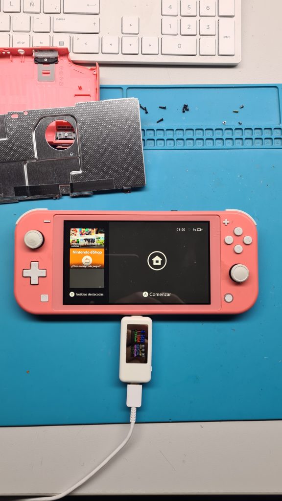 Nintendo Switch Lite con puerto USB-C nuevo después de reparación – Solución problema de carga en GameSystems Leganés